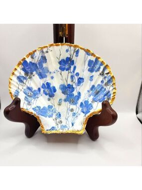 SCALLOPED FAN SHELL 